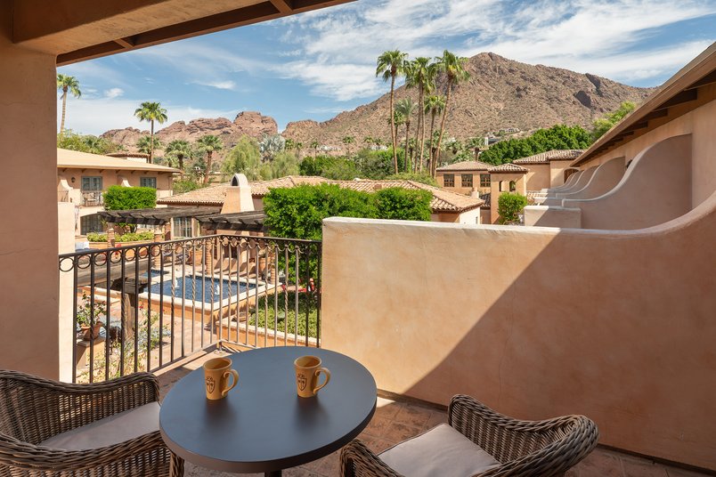 /media_files/images/Camelback-Corner-Suite-Balcon.2e16d0ba.fill-804x536-c100.jpg