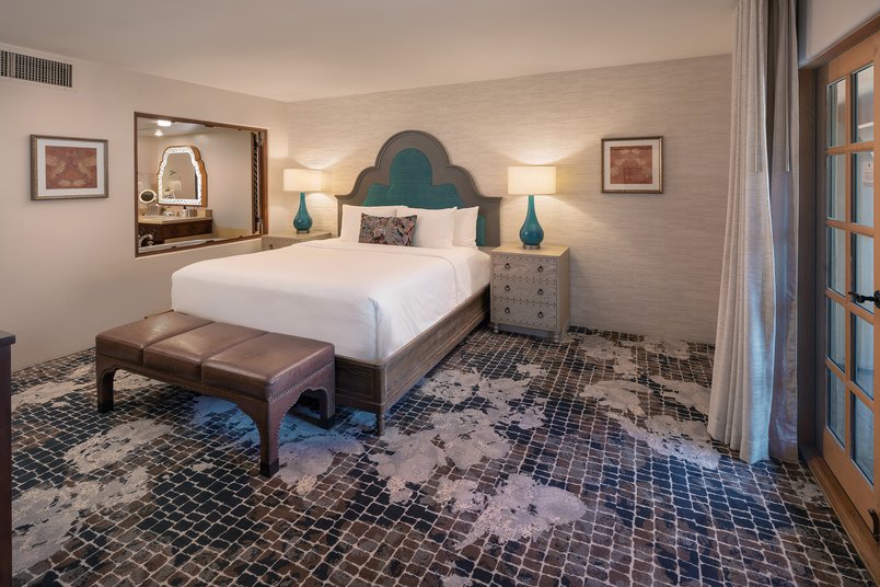 /media_files/images/Camelback-Corner-Suite-Bedroo.2e16d0ba.fill-804x536-c100.jpg