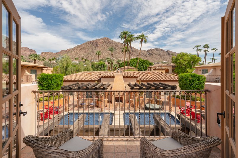 /media_files/images/Camelback-View-Spa-Suite-Balc.2e16d0ba.fill-804x536-c100.jpg