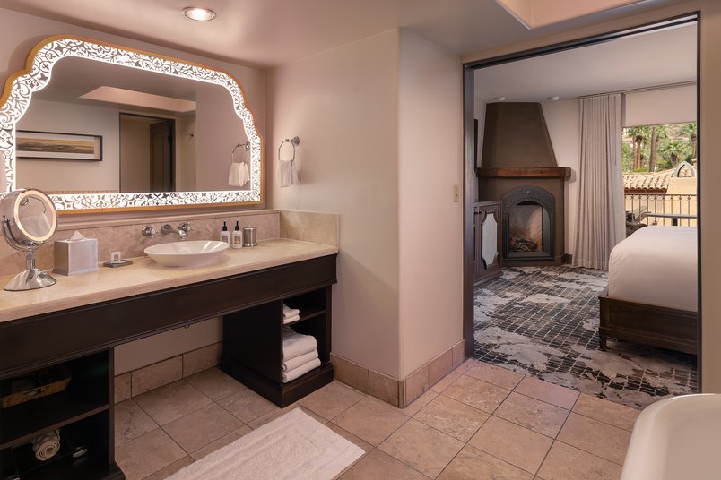 /media_files/images/Camelback-View-Spa-Suite-Bath.2e16d0ba.fill-804x536-c100.jpg
