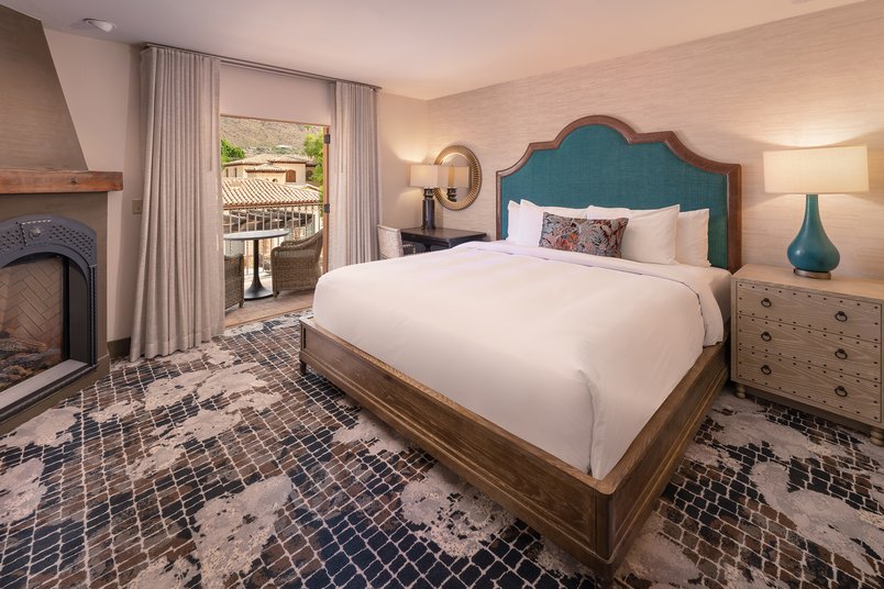 /media_files/images/Camelback-View-Spa-Suite-King.2e16d0ba.fill-804x536-c100.jpg
