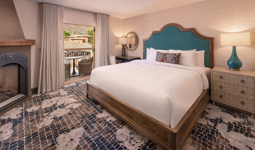 /media_files/images/Camelback-View-Spa-Suite-King.2e16d0ba.fill-850x500-c100.jpg