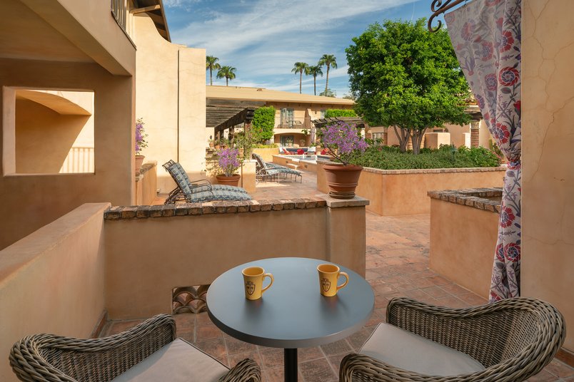 /media_files/images/Camelback-View-Terrace-Patio.2e16d0ba.fill-804x536-c100.jpg