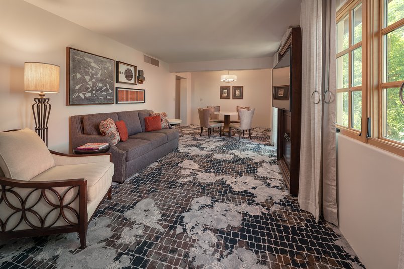 /media_files/images/Junior-Suite-ADA-Living-Room.2e16d0ba.fill-804x536-c100.jpg