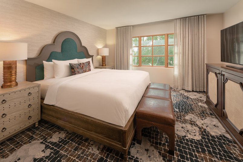 /media_files/images/Junior-Suite-King-Bedroom.2e16d0ba.fill-804x536-c100.jpg